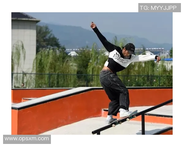 滑板战术解析：杭州滑板队边路渗透体系的创新与实践探讨MBA