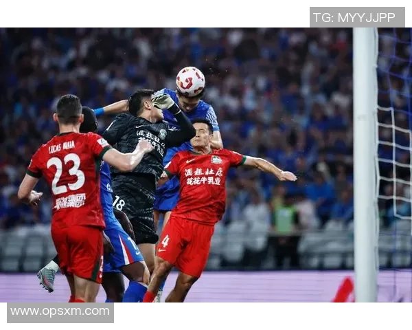 日本中超联赛精彩对决上海队迎战广州队争夺胜利
